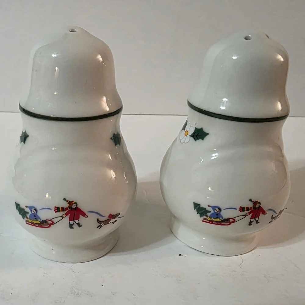 Pfaltzgraff Snow Village Stoneware Salt Pepper Shaker Set